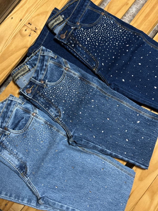 CALÇA JEANS FEMININA COM PEDRARIAS