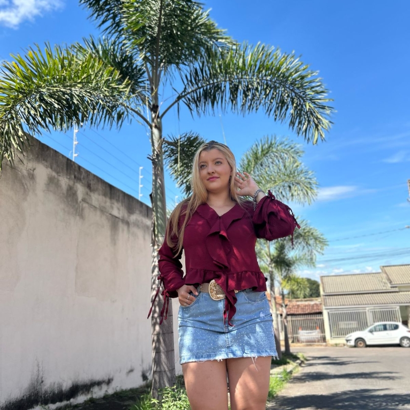 CAMISA FEMININA COM BABADOS