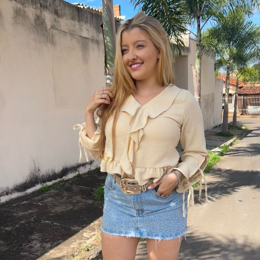 CAMISA FEMININA COM BABADOS