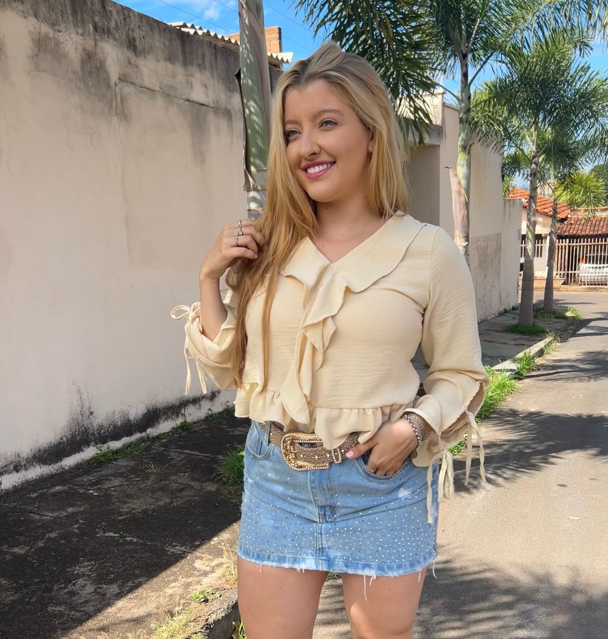 CAMISA FEMININA COM BABADOS