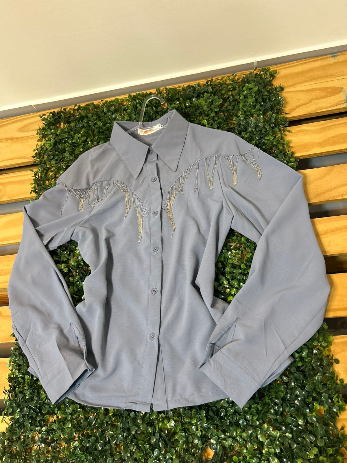 CAMISA FEMININA COM FRANJAS