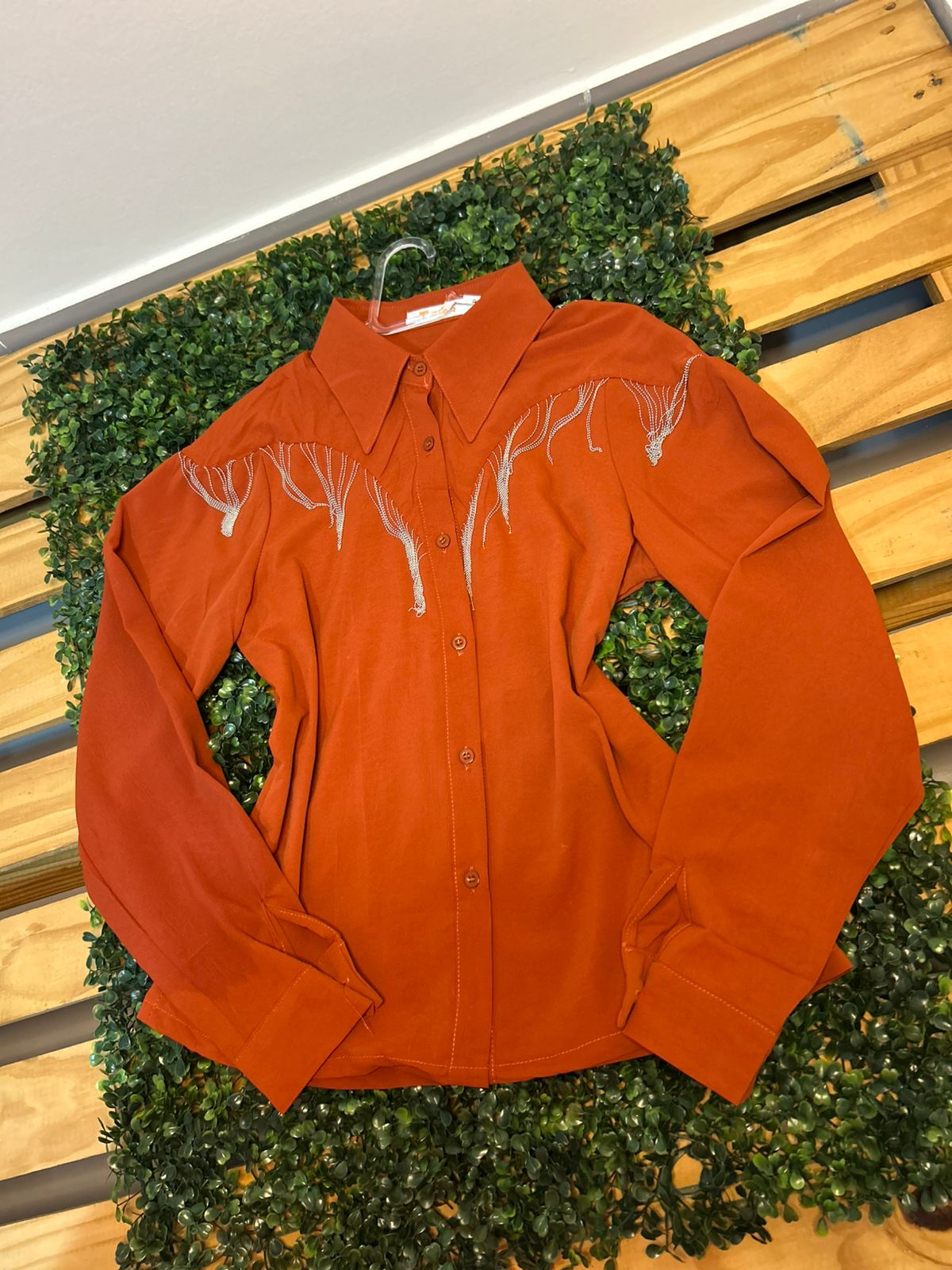 CAMISA FEMININA COM FRANJAS