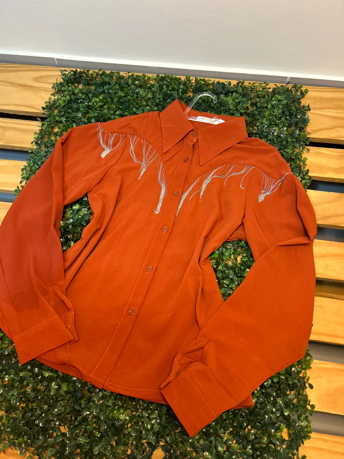 CAMISA FEMININA COM FRANJAS - Imagem 2