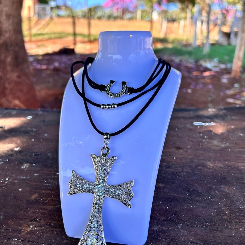 CHOCKER TRIPLA CRUCIFIXO