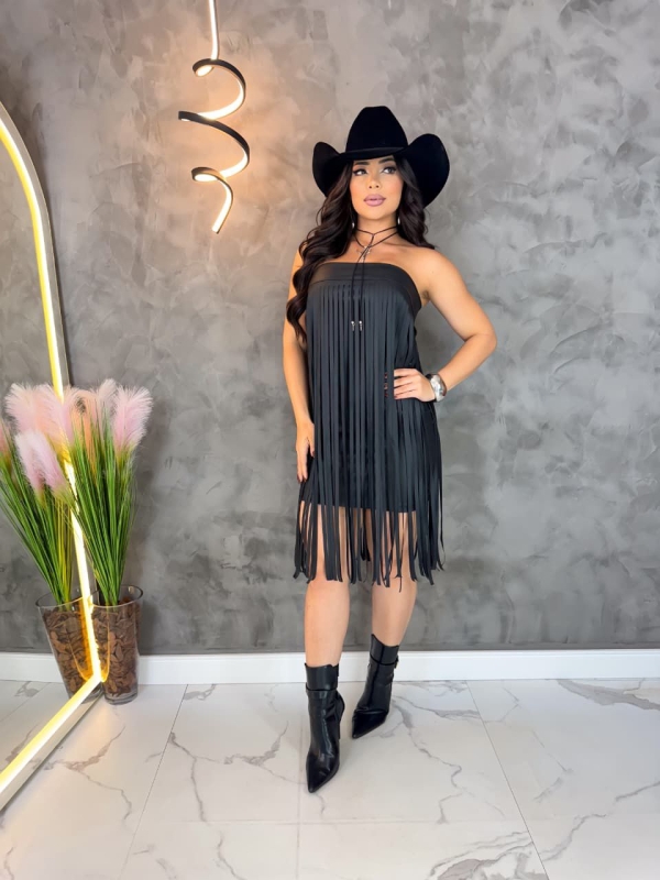 VESTIDO EM COURINO COM FRANJAS