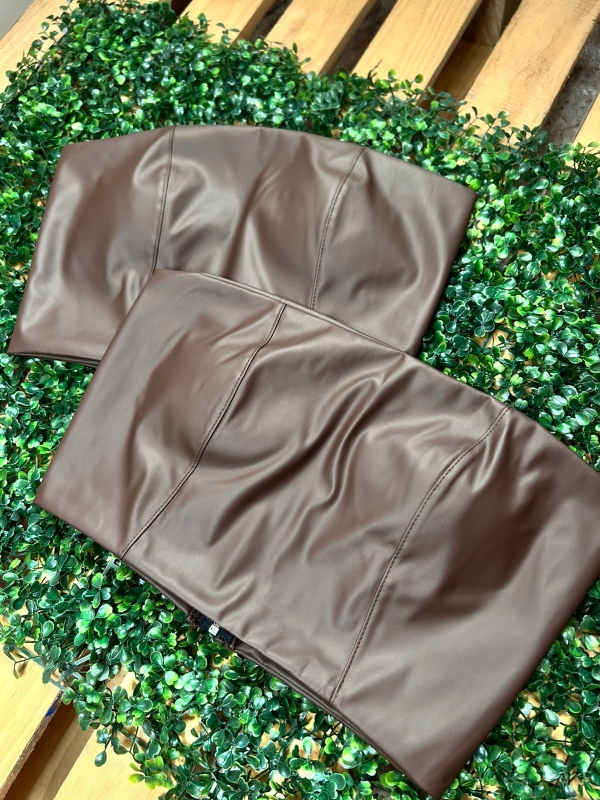 CROPPED FEMININO EM COURINO COM BOJO E ZÍPER