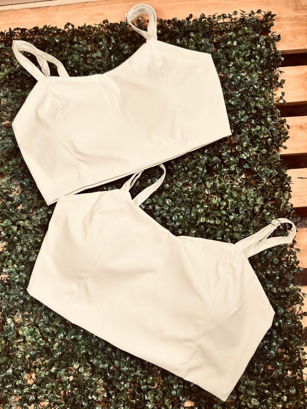 CROPPED FEMININO EM COURINO COM BOJO E ZÍPER