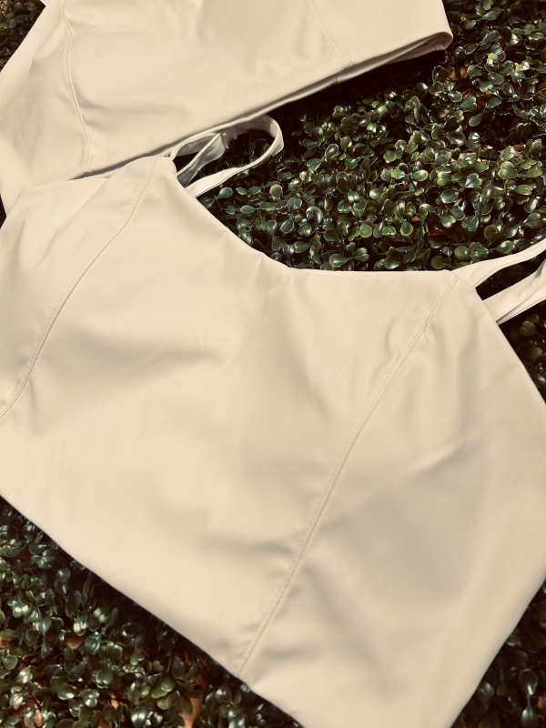 CROPPED FEMININO EM COURINO COM BOJO E ZÍPER - Imagem 2